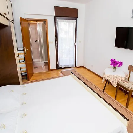 Captivating 2-Bed Apartment In Podstrana Podstrana