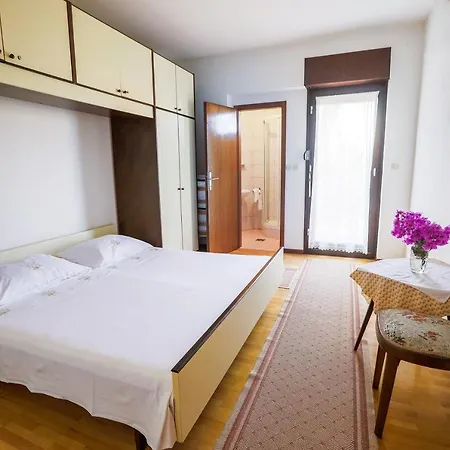 Captivating 2-Bed Apartment In Podstrana Podstrana
