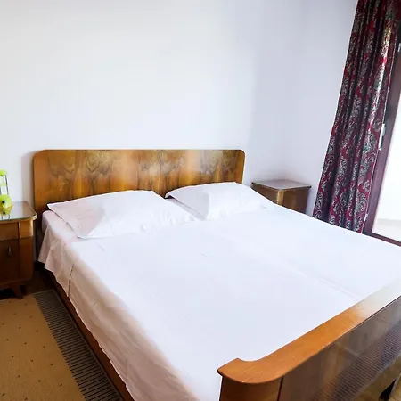 Captivating 2-Bed Apartment In Podstrana Appartement *