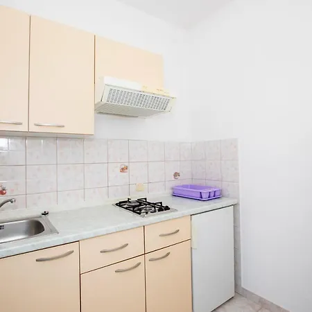 Captivating 2-Bed Apartment In Podstrana Appartement *