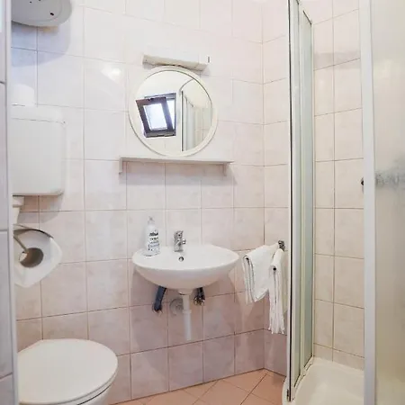 Captivating 2-Bed Apartment In Podstrana דירה פודסטראנה