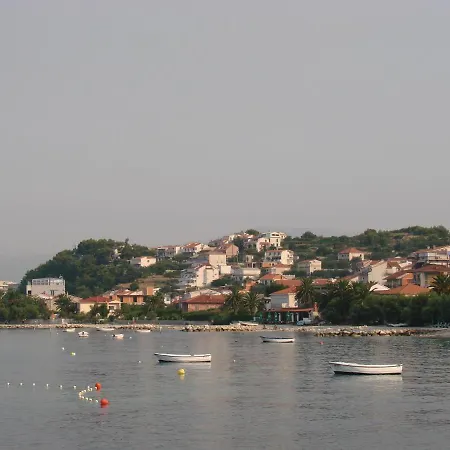 Captivating 2-Bed Apartment In Podstrana דירה